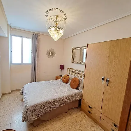 アパート 3 Bedroom Flat With Wifi バレンシア