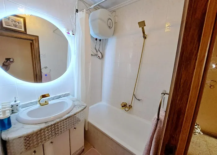 3 Bedroom Flat With Wifi Apartment