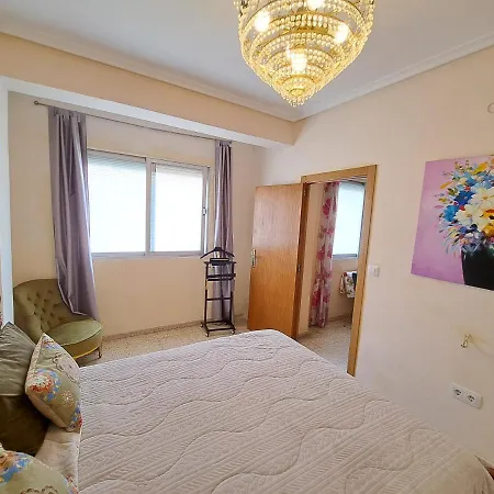 Lägenhet 3 Bedroom Flat With Wifi