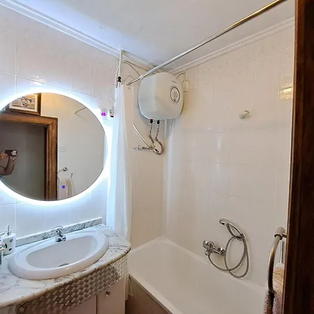 3 Bedroom Flat With Wifi アパート *